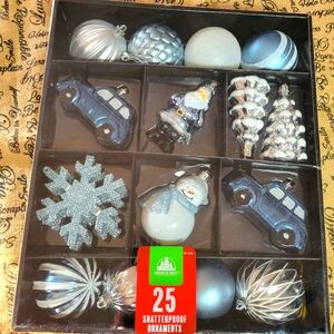 Enchanted Forrest 25 shatter proof ornaments glitter snow-light blue/silver